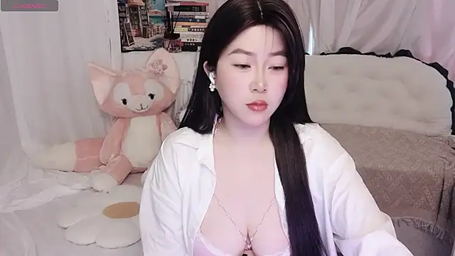 Snapshot of Emmaq996 chatting on April 2026 02:53:01 AM Emmaq996 online show from April 2026 02:53:01 AM