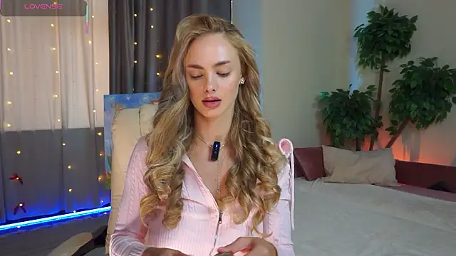 Snapshot of AliciaMellow chatting on March 2026 11:36:02 AM AliciaMellow online show from March 2026 11:36:02 AM