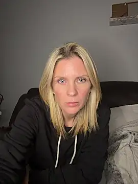 Lexi-Lux-X online show from November 2025 03:07:01 AM