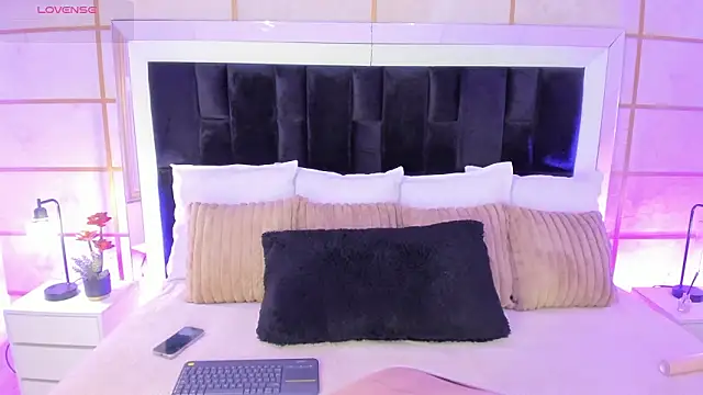 GretaVelvet online show from February 2026 07:34:02 PM