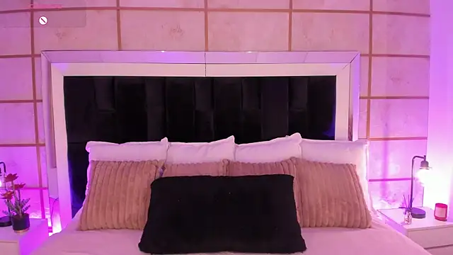 GretaVelvet online show from February 2026 07:50:02 PM