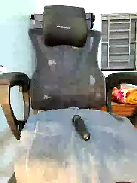 Snapshot of Bee_sweet chatting on June 2026 05:45:01 PM Bee sweet online show from June 2026 05:45:01 PM