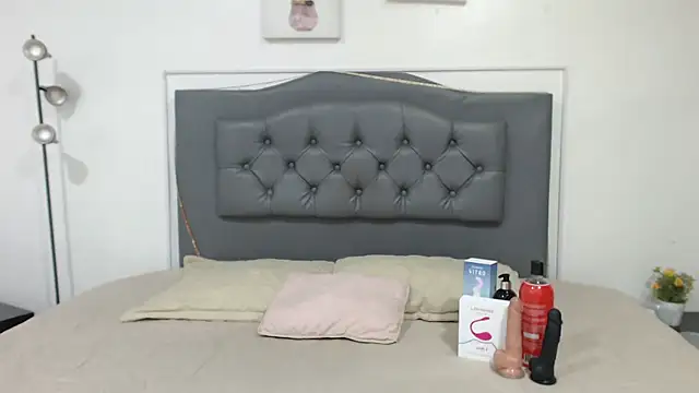 Janne  online show from December 2025 12:27:01 AM