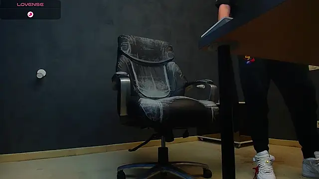 EnzoRace online show from October 2025 05:06:02 AM