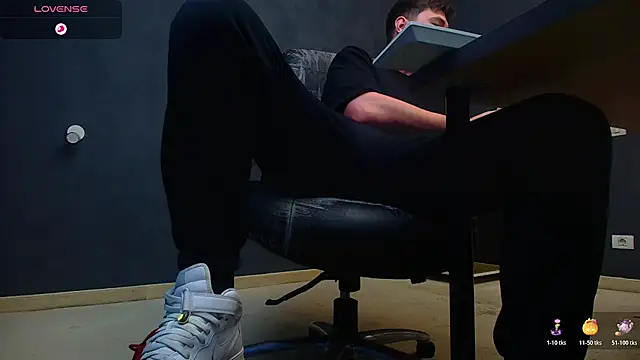 EnzoRace online show from November 2025 06:38:02 AM