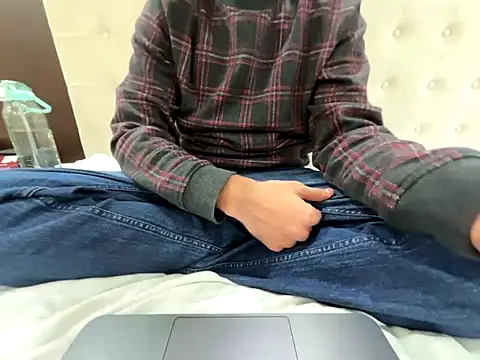 Snapshot of DecentJaat chatting on December 2025 06:47:02 PM DecentJaat online show from December 2025 06:47:02 PM