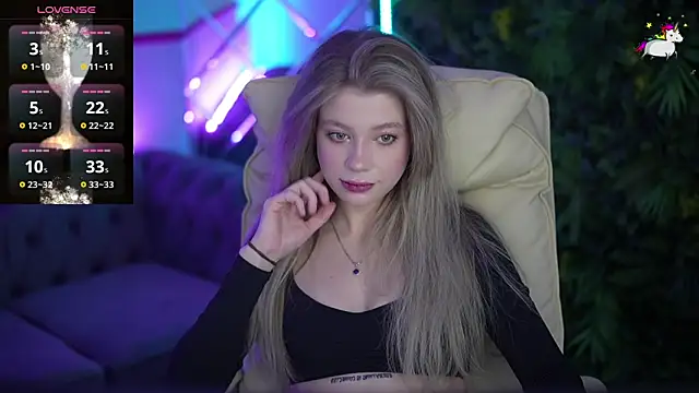 Snapshot of SandyLayy chatting on May 2026 06:07:01 AM SandyLayy online show from May 2026 06:07:01 AM