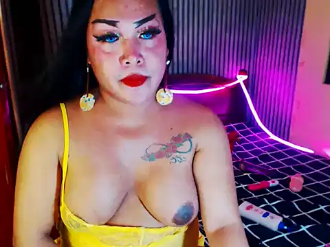 Snapshot of CumFactoryLuna chatting on May 2026 12:10:01 PM CumFactoryLuna online show from May 2026 12:10:01 PM