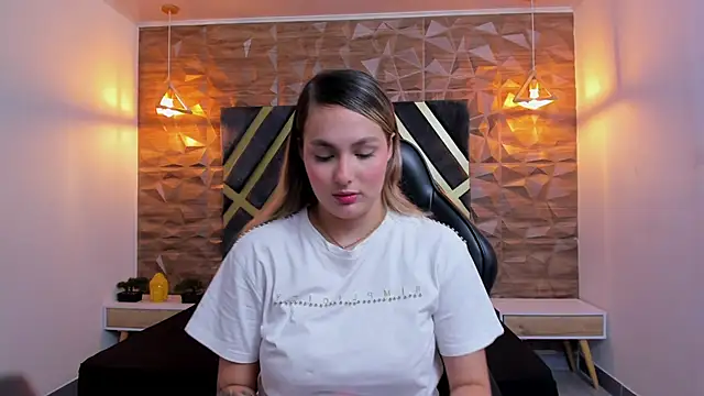 Snapshot of Emmaa_white_ chatting on April 2026 05:15:01 PM Emmaa white online show from April 2026 05:15:01 PM