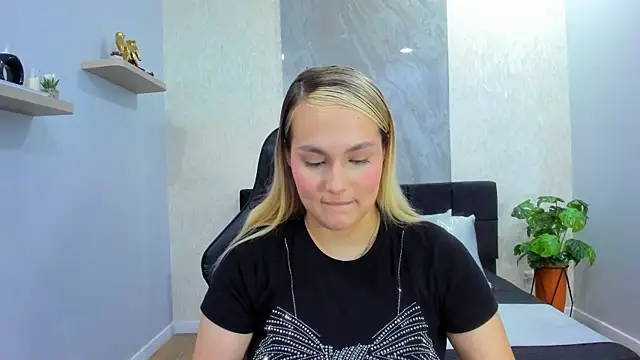 Snapshot of Emmaa_white_ chatting on May 2026 05:32:02 PM Emmaa white online show from May 2026 05:32:02 PM