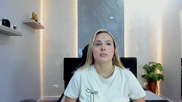 Snapshot of Emmaa_white_ chatting on May 2026 05:30:01 PM Emmaa white online show from May 2026 05:30:01 PM