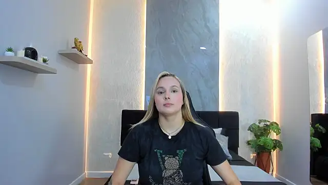 Snapshot of Emmaa_white_ chatting on May 2026 05:31:02 PM Emmaa white online show from May 2026 05:31:02 PM