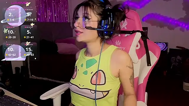 larah uwu online show from April 2026 06:13:02 PM