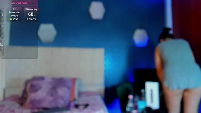 Snapshot of thania_777 chatting on October 2025 10:52:02 PM thania 777 online show from October 2025 10:52:02 PM