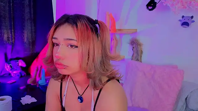 zoelight18 online show from November 2025 04:07:02 PM