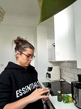 AlitaNova online show from October 2025 10:56:02 AM