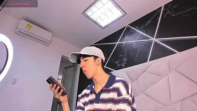 Snapshot of AerumChae chatting on April 2026 12:15:01 PM AerumChae online show from April 2026 12:15:01 PM