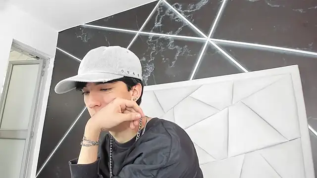 Snapshot of AerumChae chatting on May 2026 12:13:02 PM AerumChae online show from May 2026 12:13:02 PM
