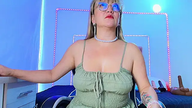 Snapshot of naomi_diamond_ chatting on May 2026 11:28:01 AM naomi diamond online show from May 2026 11:28:01 AM