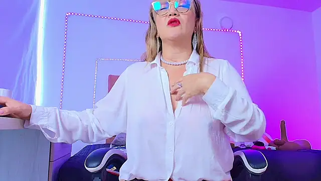 naomi diamond  online show from June 2026 11:35:02 AM