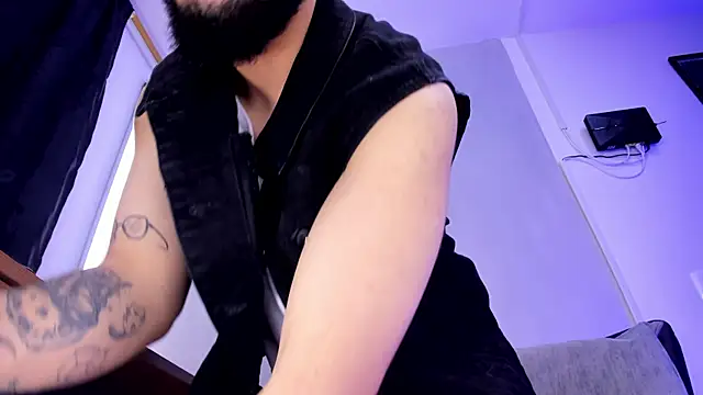 Snapshot of Noah_devil_ chatting on December 2025 03:44:02 AM Noah devil online show from December 2025 03:44:02 AM