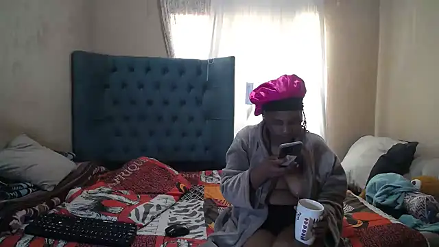 Snapshot of EbonyEssence chatting on April 2026 10:35:02 AM EbonyEssence online show from April 2026 10:35:02 AM