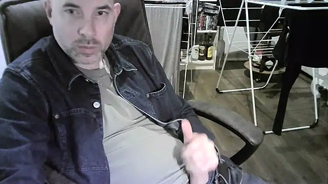 Chrisprngr online show from October 2025 04:39:02 PM