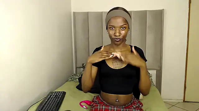 Trans fairy online show from November 2025 06:22:02 PM