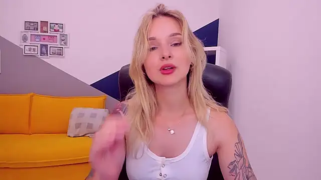 Snapshot of LilFleurish chatting on June 2026 04:21:01 AM LilFleurish online show from June 2026 04:21:01 AM