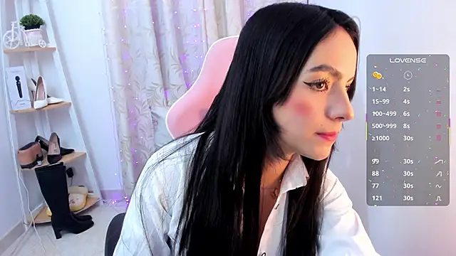 sarah saenz  online show from October 2025 04:02:01 AM