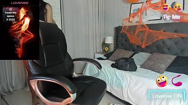 sweet  vanessa1 online show from October 2025 05:00:02 AM