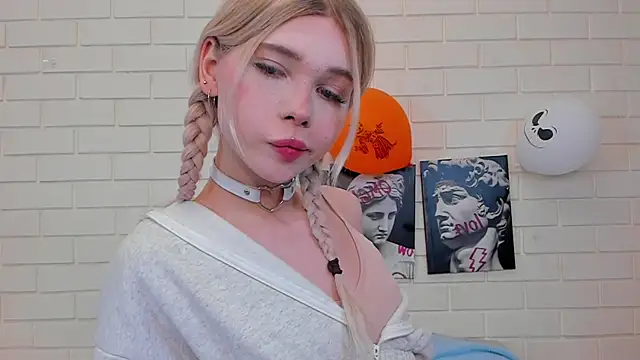 Blondy Fina online show from November 2025 04:44:02 AM