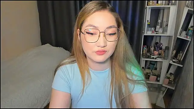 lyra x online show from February 2026 07:28:01 PM