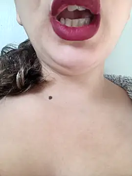 Snapshot of LINA-DALOUA chatting on November 2025 03:04:01 PM LINA-DALOUA online show from November 2025 03:04:01 PM