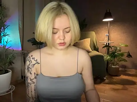 MoonIvy  online show from April 2026 06:50:01 PM