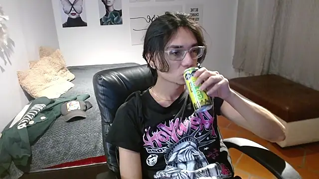 davoxer online show from November 2025 02:43:02 AM