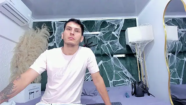 Charlotte Brian online show from October 2025 12:33:01 AM