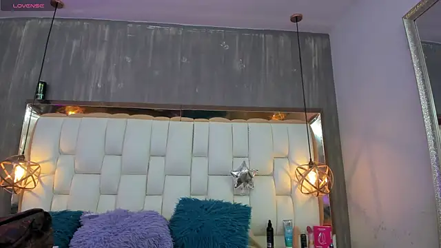 Foxxy Doll online show from April 2026 02:25:02 PM