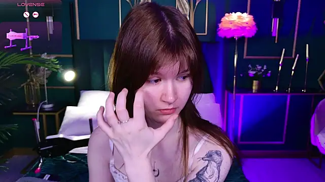 Aria Vox online show from November 2025 03:27:02 AM