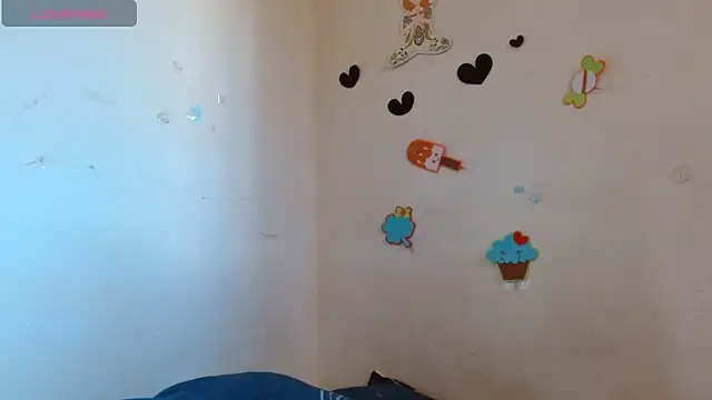 Akasha001 online show from November 2025 06:57:01 PM