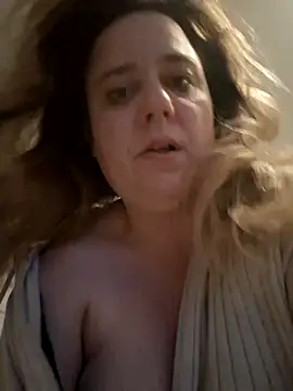 Snapshot of butterfly2222 chatting on October 2025 05:43:02 AM butterfly2222 online show from October 2025 05:43:02 AM