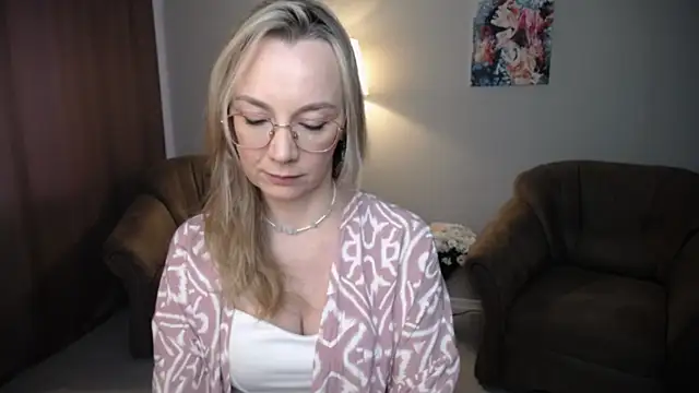 Ava Elior online show from June 2026 11:33:01 AM