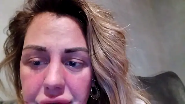 Snapshot of Sophrob96x chatting on September 2025 04:23:01 AM Sophrob96x online show from September 2025 04:23:01 AM