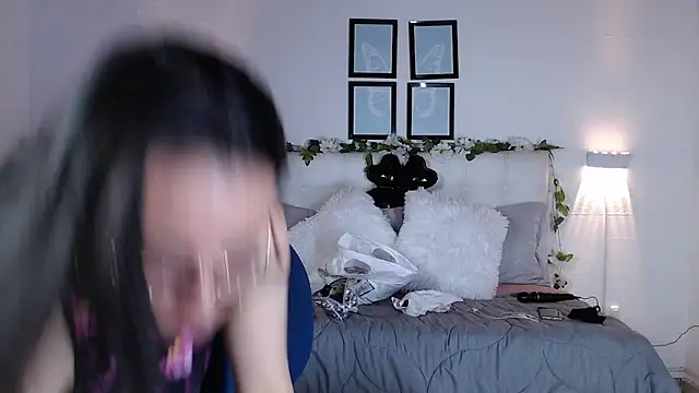 Megan 05  online show from November 2025 06:51:01 PM