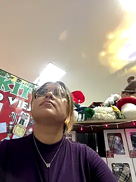 iamlucy online show from November 2025 10:09:01 PM