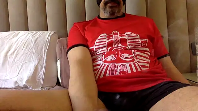 Snapshot of CaiBull chatting on June 2026 06:44:01 AM CaiBull online show from June 2026 06:44:01 AM