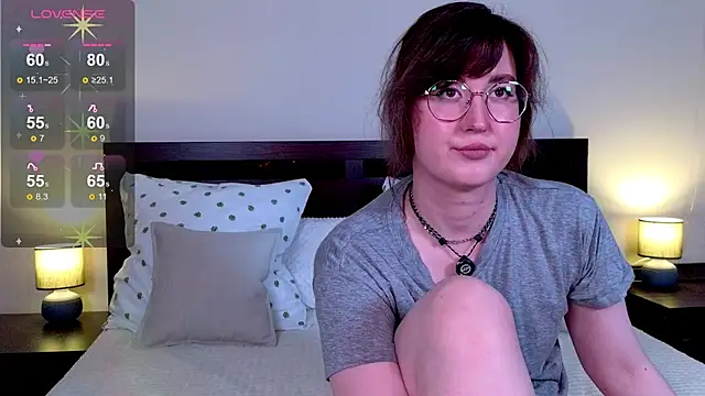 Snapshot of _AlexaFlowers_ chatting on June 2026 09:24:02 AM AlexaFlowers online show from June 2026 09:24:02 AM