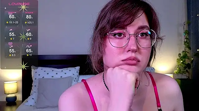 Snapshot of _AlexaFlowers_ chatting on July 2026 09:28:01 AM AlexaFlowers online show from July 2026 09:28:01 AM