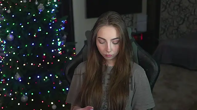 Snapshot of lis_silver chatting on December 2025 07:31:02 PM lis silver online show from December 2025 07:31:02 PM