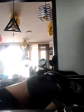 Megara 25 online show from October 2025 07:01:01 PM